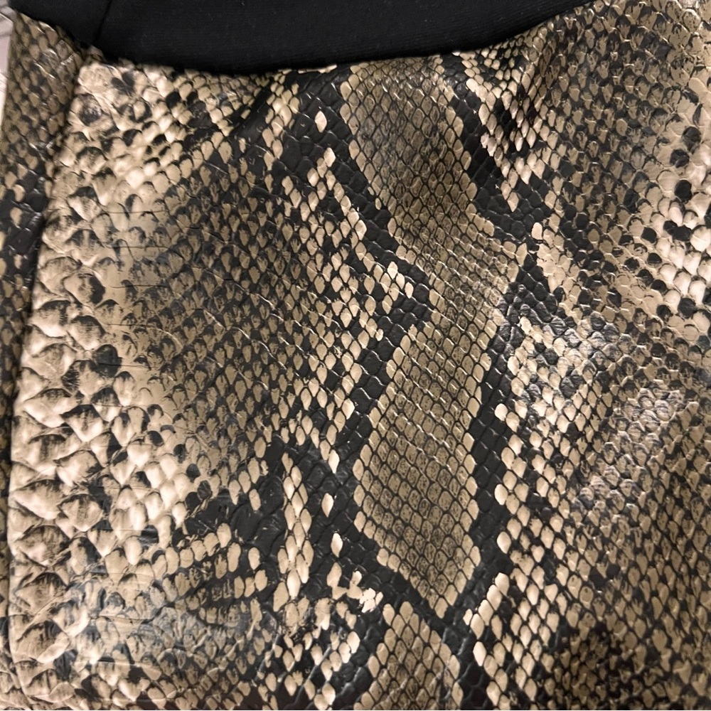 Spanx Assets Faux Leather Snakeskin/Python Leggin… - image 7